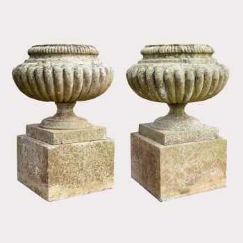 Lobed Urns on Square Bases