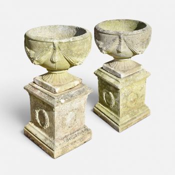 Round Urns on Laurel Bases
